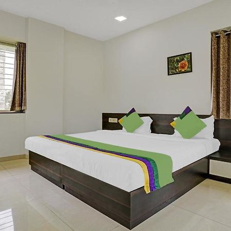 Treebo Excellent Homes, Нашик Екстериор снимка